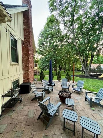 8262 W 117th Street, Overland Park, KS 66210