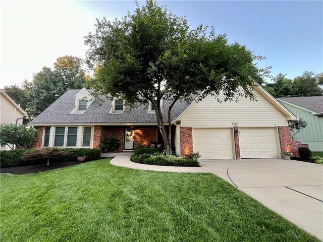 8262 W 117th Street, Overland Park, KS 66210