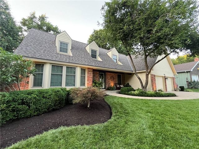 8262 W 117th Street, Overland Park, KS 66210