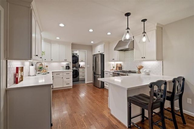 8262 W 117th Street, Overland Park, KS 66210