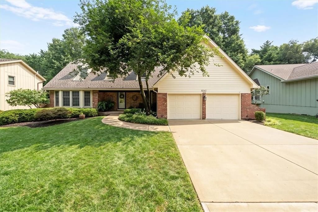 8262 W 117th Street, Overland Park, KS 66210