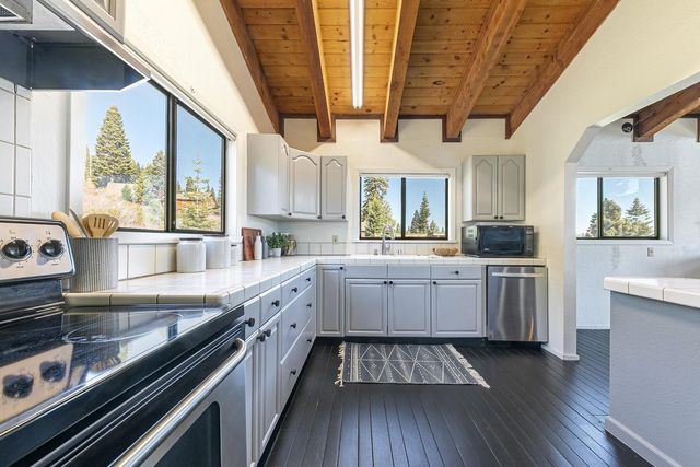 11566 Rhineland Avenue, Truckee, CA 96161