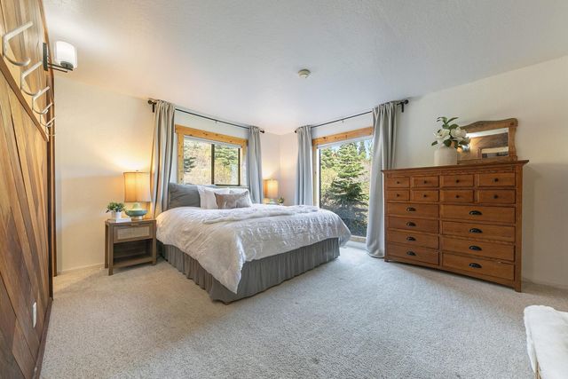 11566 Rhineland Avenue, Truckee, CA 96161