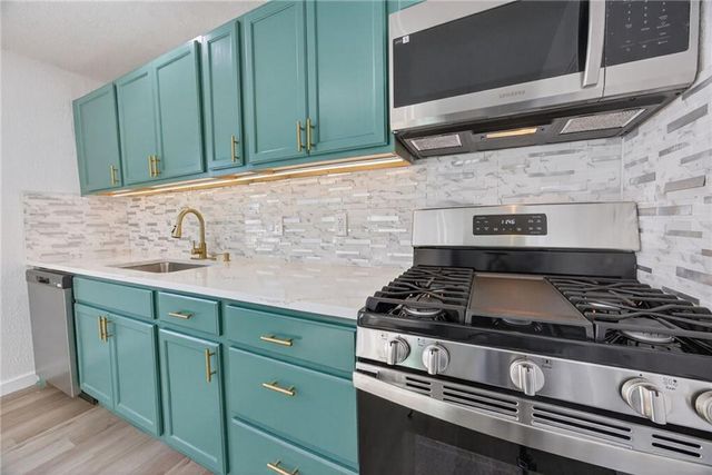 1230 W 25th Street S, Independence, MO 64052