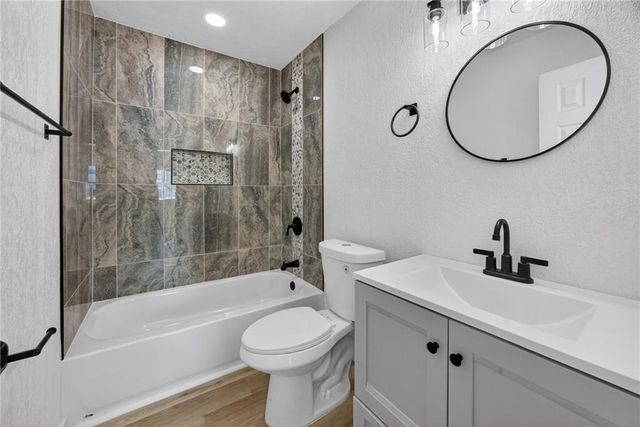 1230 W 25th Street S, Independence, MO 64052