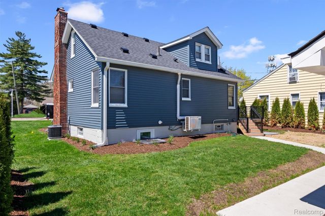 27500 Jefferson Avenue, St. Clair Shores, MI 48081