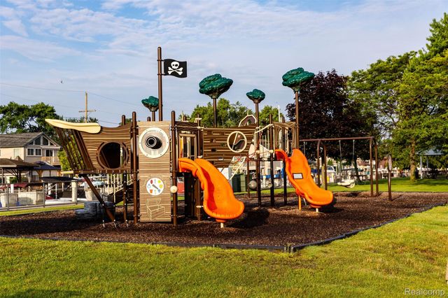 27500 Jefferson Avenue, St. Clair Shores, MI 48081