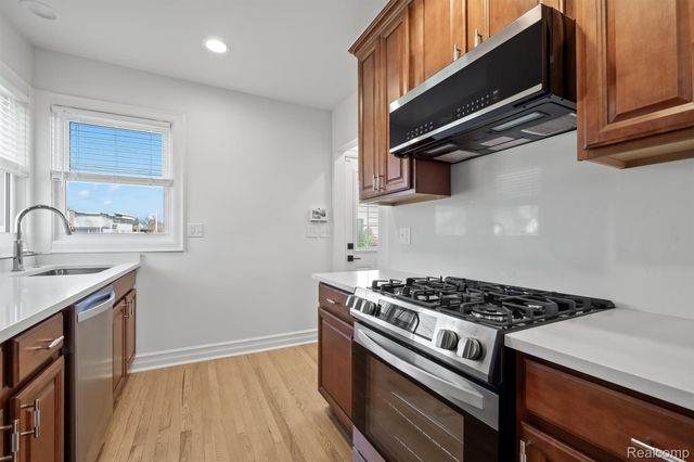 27500 Jefferson Avenue, St. Clair Shores, MI 48081