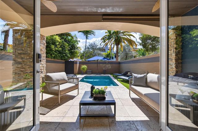 1215 NE 1st Street, Fort Lauderdale, FL 33301
