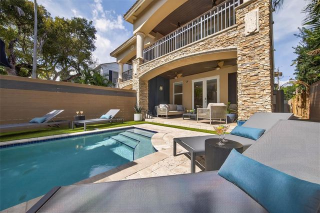 1215 NE 1st Street, Fort Lauderdale, FL 33301