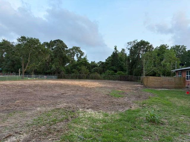 537 Baywood Drive, Seabrook, TX 77586