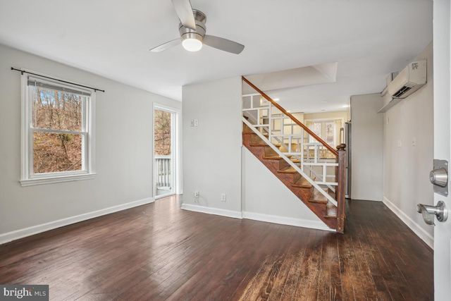 3829 S FOUR MILE RUN DR, Arlington, VA 22206