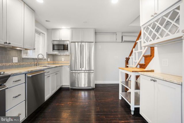 3829 S FOUR MILE RUN DR, Arlington, VA 22206