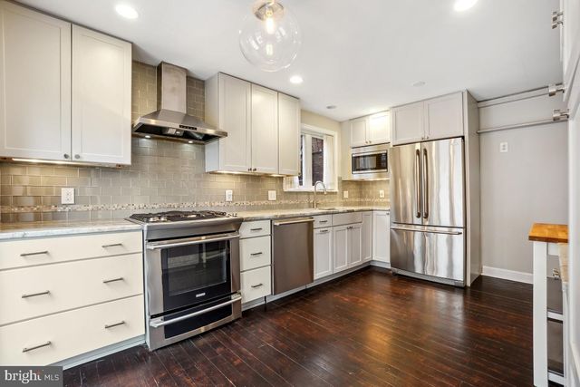 3829 S FOUR MILE RUN DR, Arlington, VA 22206