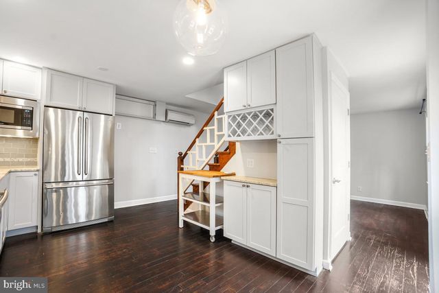 3829 S FOUR MILE RUN DR, Arlington, VA 22206