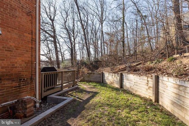 3829 S FOUR MILE RUN DR, Arlington, VA 22206