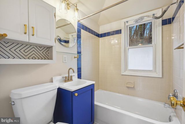 3829 S FOUR MILE RUN DR, Arlington, VA 22206