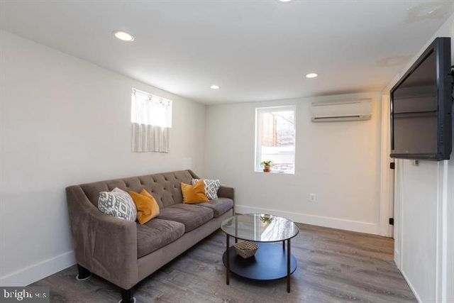 3829 S FOUR MILE RUN DR, Arlington, VA 22206