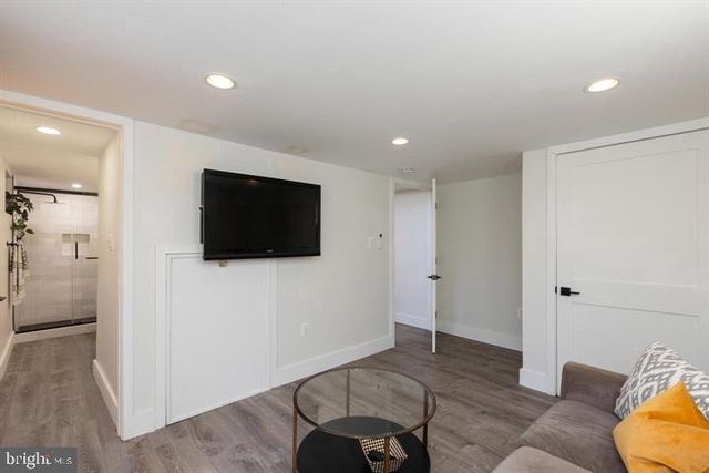 3829 S FOUR MILE RUN DR, Arlington, VA 22206