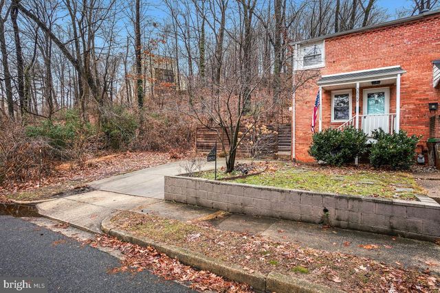 3829 S FOUR MILE RUN DR, Arlington, VA 22206