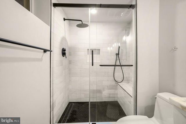 3829 S FOUR MILE RUN DR, Arlington, VA 22206