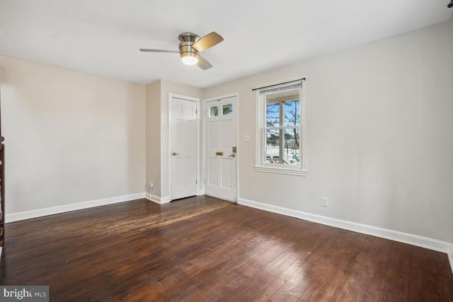 3829 S FOUR MILE RUN DR, Arlington, VA 22206