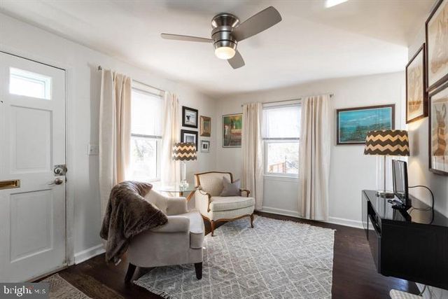 3829 S FOUR MILE RUN DR, Arlington, VA 22206