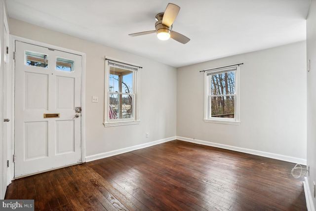 3829 S FOUR MILE RUN DR, Arlington, VA 22206