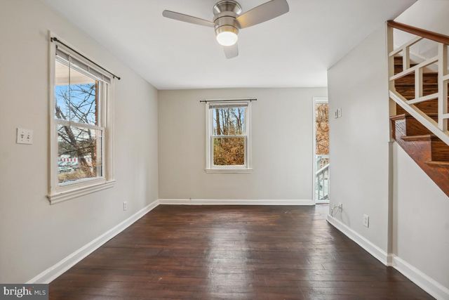 3829 S FOUR MILE RUN DR, Arlington, VA 22206