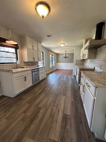 2202 NW Cheyenne Ave, Lawton, OK 73505