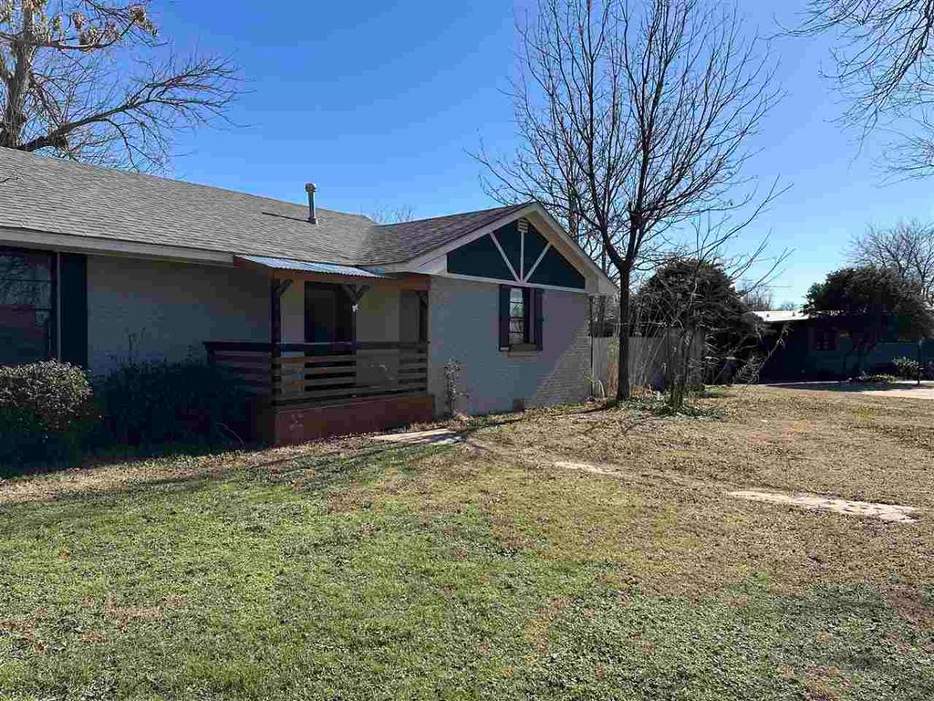 2202 NW Cheyenne Ave, Lawton, OK 73505