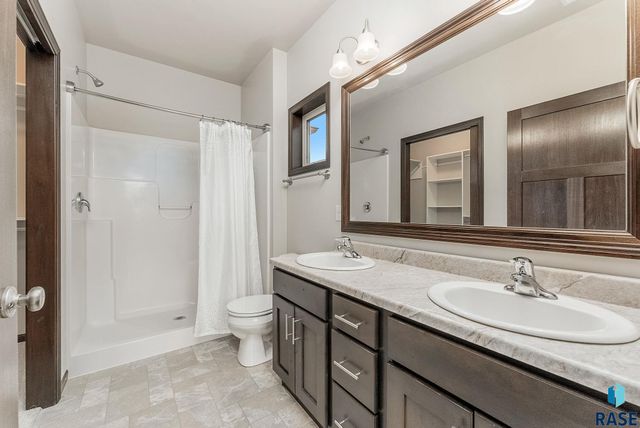 1315 S President Ct, Sioux Falls, SD 57106