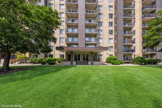 5400 Walnut Avenue 214, Downers Grove, IL 60515