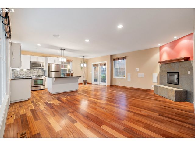 7799 Sw MONTCLAIR Dr, Portland, OR 97225