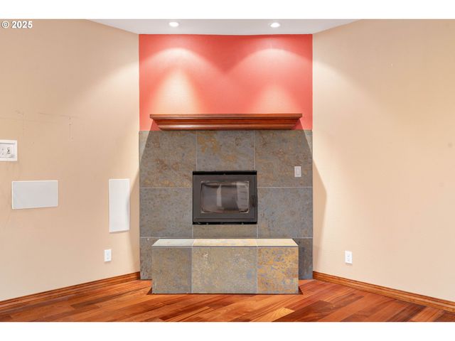 7799 Sw MONTCLAIR Dr, Portland, OR 97225