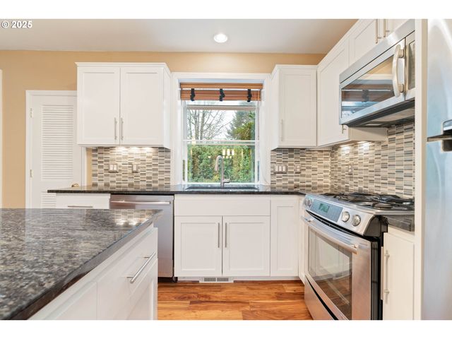 7799 Sw MONTCLAIR Dr, Portland, OR 97225