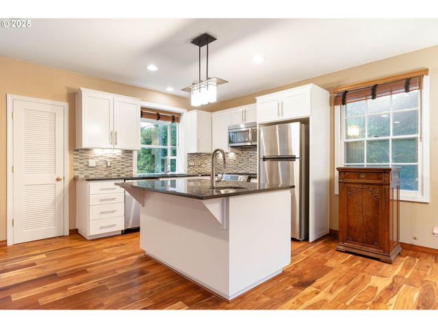 7799 Sw MONTCLAIR Dr, Portland, OR 97225