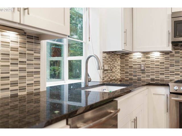 7799 Sw MONTCLAIR Dr, Portland, OR 97225