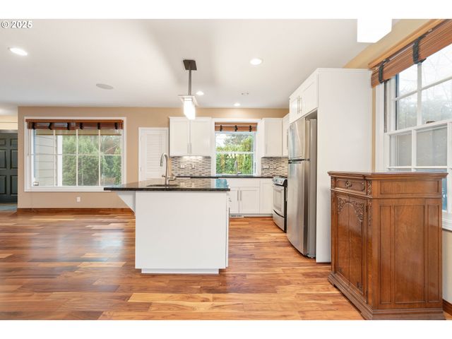 7799 Sw MONTCLAIR Dr, Portland, OR 97225