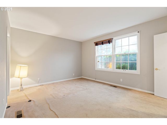 7799 Sw MONTCLAIR Dr, Portland, OR 97225