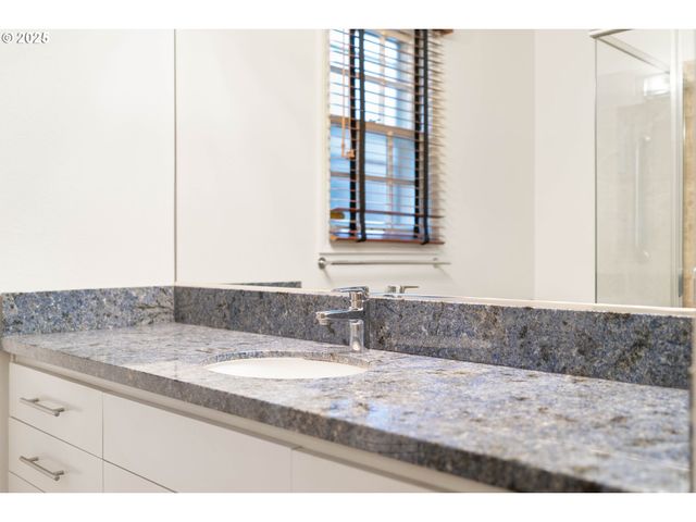 7799 Sw MONTCLAIR Dr, Portland, OR 97225