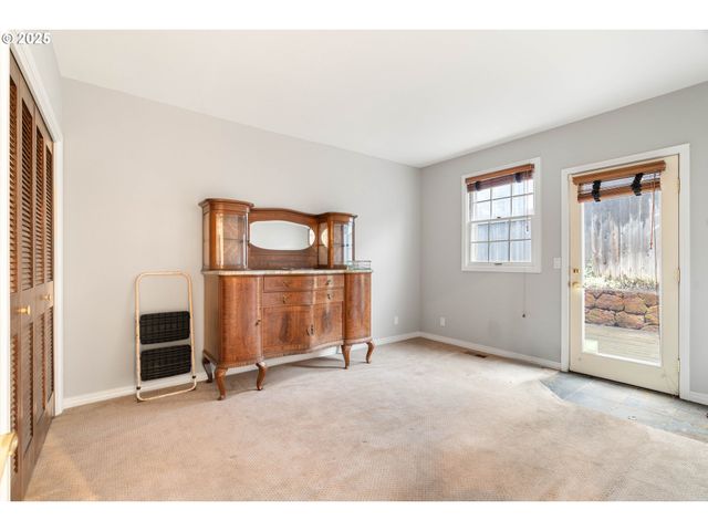 7799 Sw MONTCLAIR Dr, Portland, OR 97225