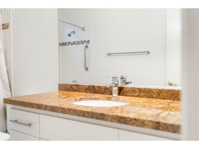 7799 Sw MONTCLAIR Dr, Portland, OR 97225