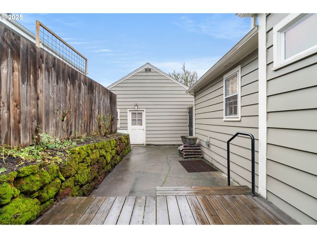 7799 Sw MONTCLAIR Dr, Portland, OR 97225