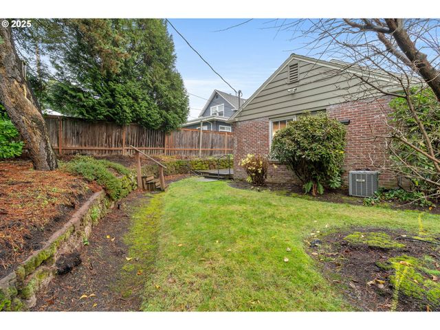 7799 Sw MONTCLAIR Dr, Portland, OR 97225