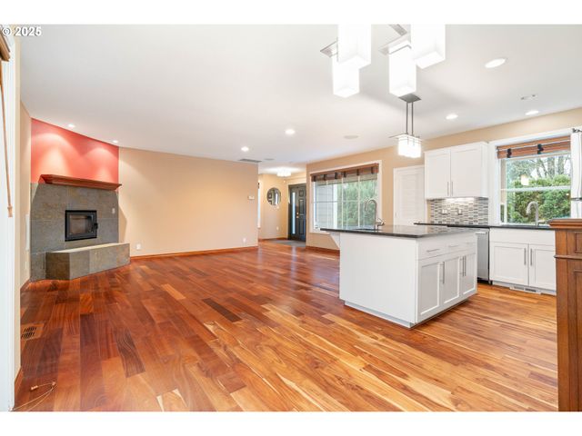 7799 Sw MONTCLAIR Dr, Portland, OR 97225