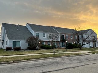 2019 Oak Street E, St. Charles, IL 60174