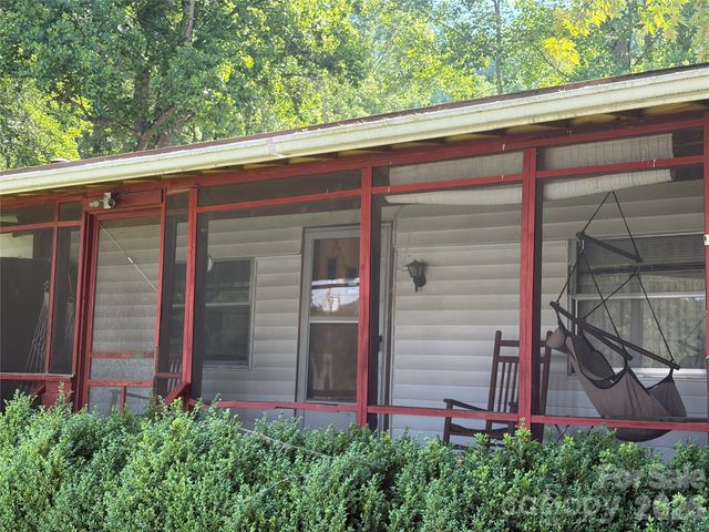 42 Country Meadows Road, Burnsville, NC 28714