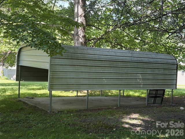 42 Country Meadows Road, Burnsville, NC 28714