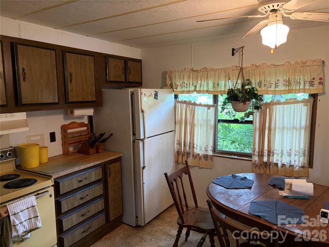 42 Country Meadows Road, Burnsville, NC 28714